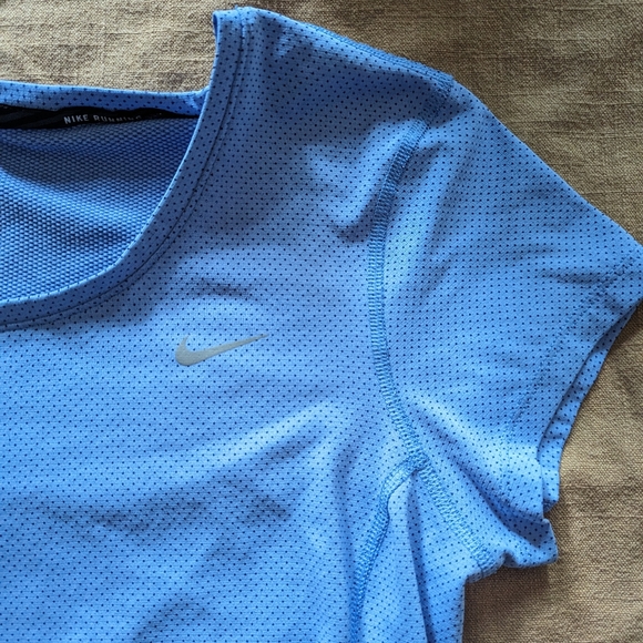 Nike Dri-fit Women's Running Shirt | Size Medium - Picture 7 of 9